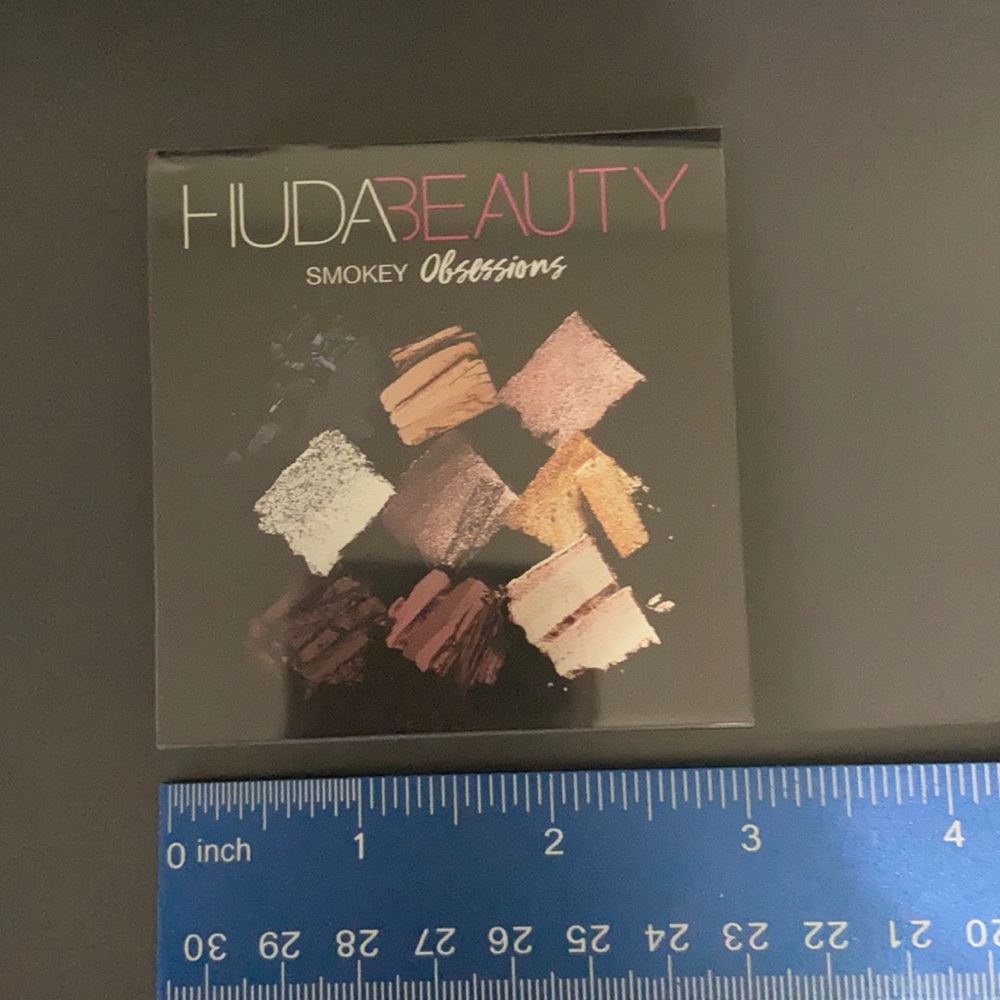 Buds Beauty Smokey Obsessions palette